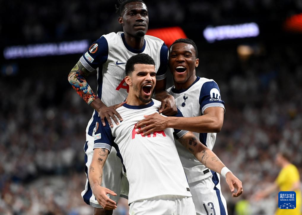 中超11月最佳阵容：法比奥、瓦科领衔，吴曦、王燊超入选（中超11月最佳阵容出炉：法比奥、瓦科领衔，吴曦、王燊超入围）