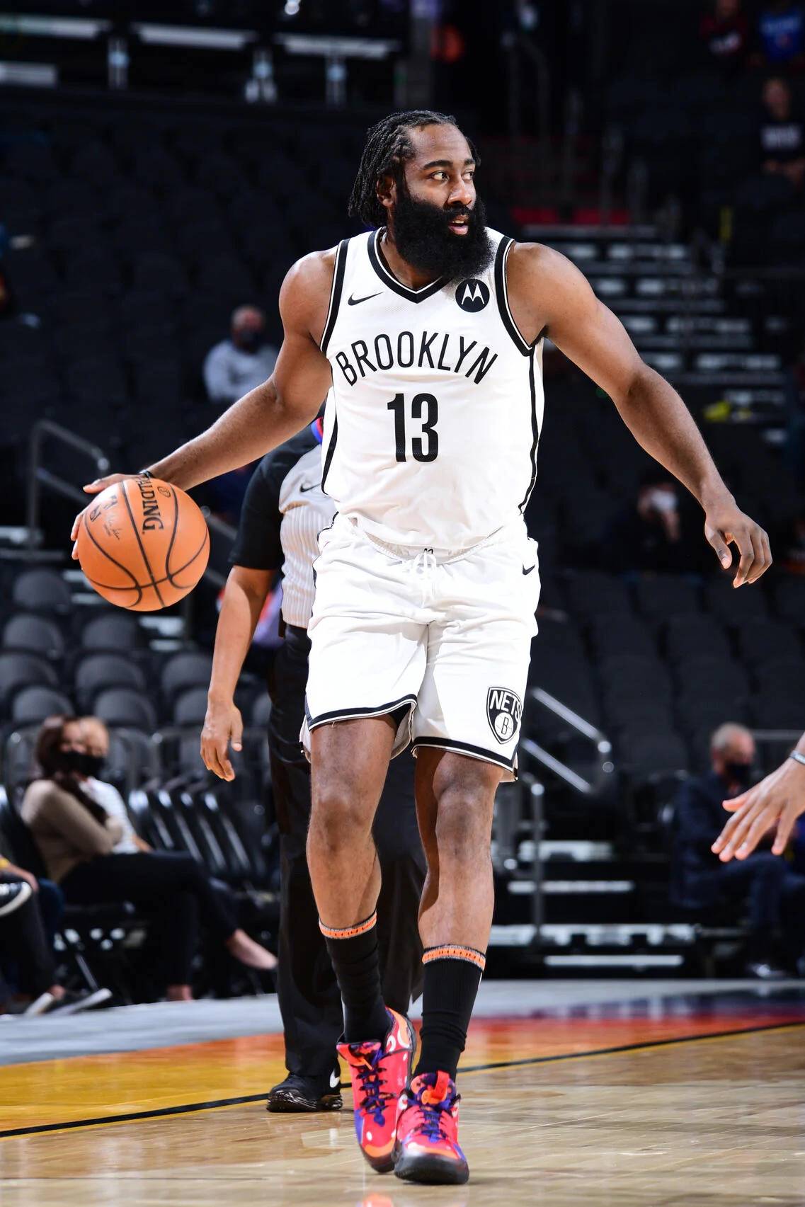 东契奇成为湖人队史第三位连续两场拿35分+10助攻的球员（连续两场35分10助攻，东契奇晋身湖人队史第三人）