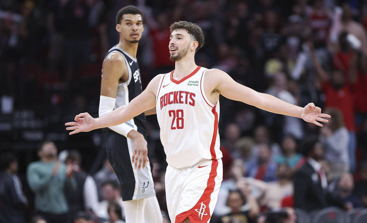 德媒：两名葡体球迷燃放烟火致另一名葡体球迷和一名警官受伤（德媒报道：两名葡体球迷燃放烟花，致另一名葡体球迷与一名警察受伤）