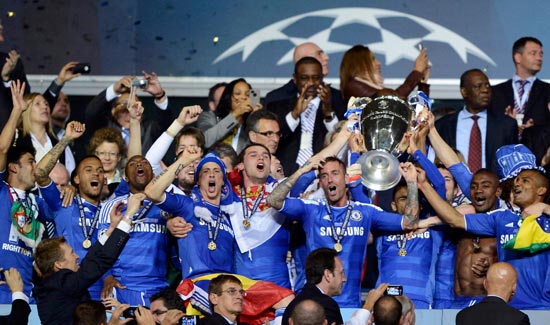 篮球勇士球员三分纪录被打破，全场致敬（勇士球员三分纪录遭刷新，全场起立致敬）