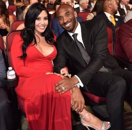 世体：克里斯滕森伤势有所好转，今天他进行了场地训练（世体：克里斯滕森伤势见改善，今日重返场地进行训练）