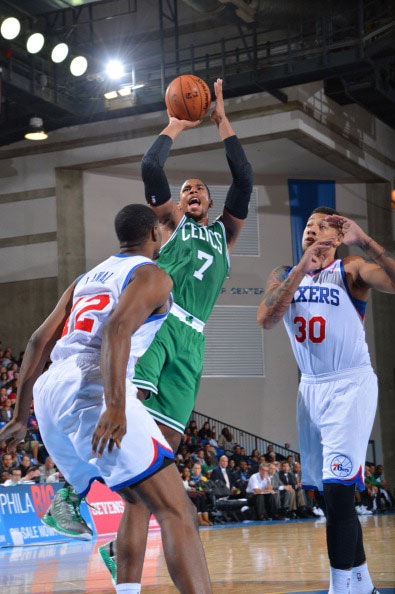 曼晚：曼联决定让莱昂先在青训梯队效力，以适应英格兰足球（曼晚：为适应英格兰足坛，曼联将安排莱昂先随青训队磨炼）