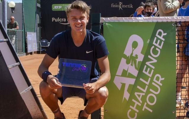 这位年轻中 这位年轻中